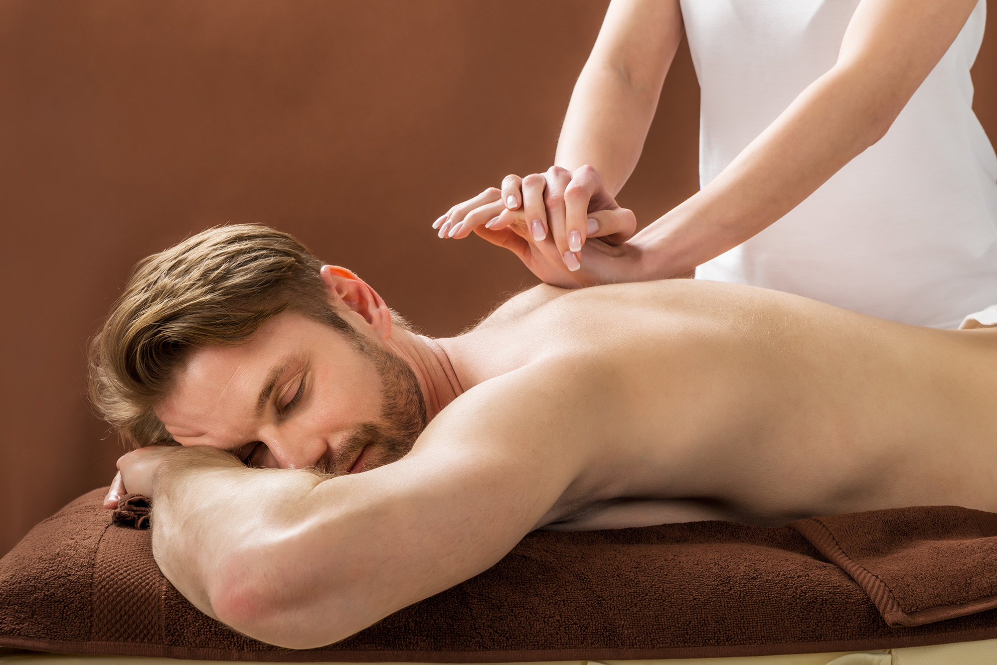Man receives relaxing thai full body massage at Cozy Green Massage in Darlinghurst